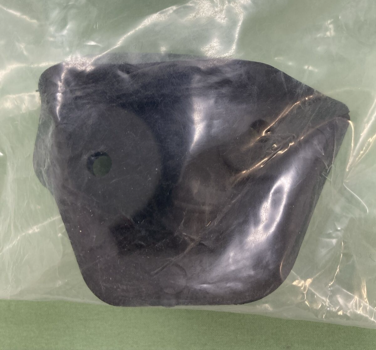 NEW GENUINE YAMAHA 1XD-K7238-T0 Rubber Hood Bracket, Lh