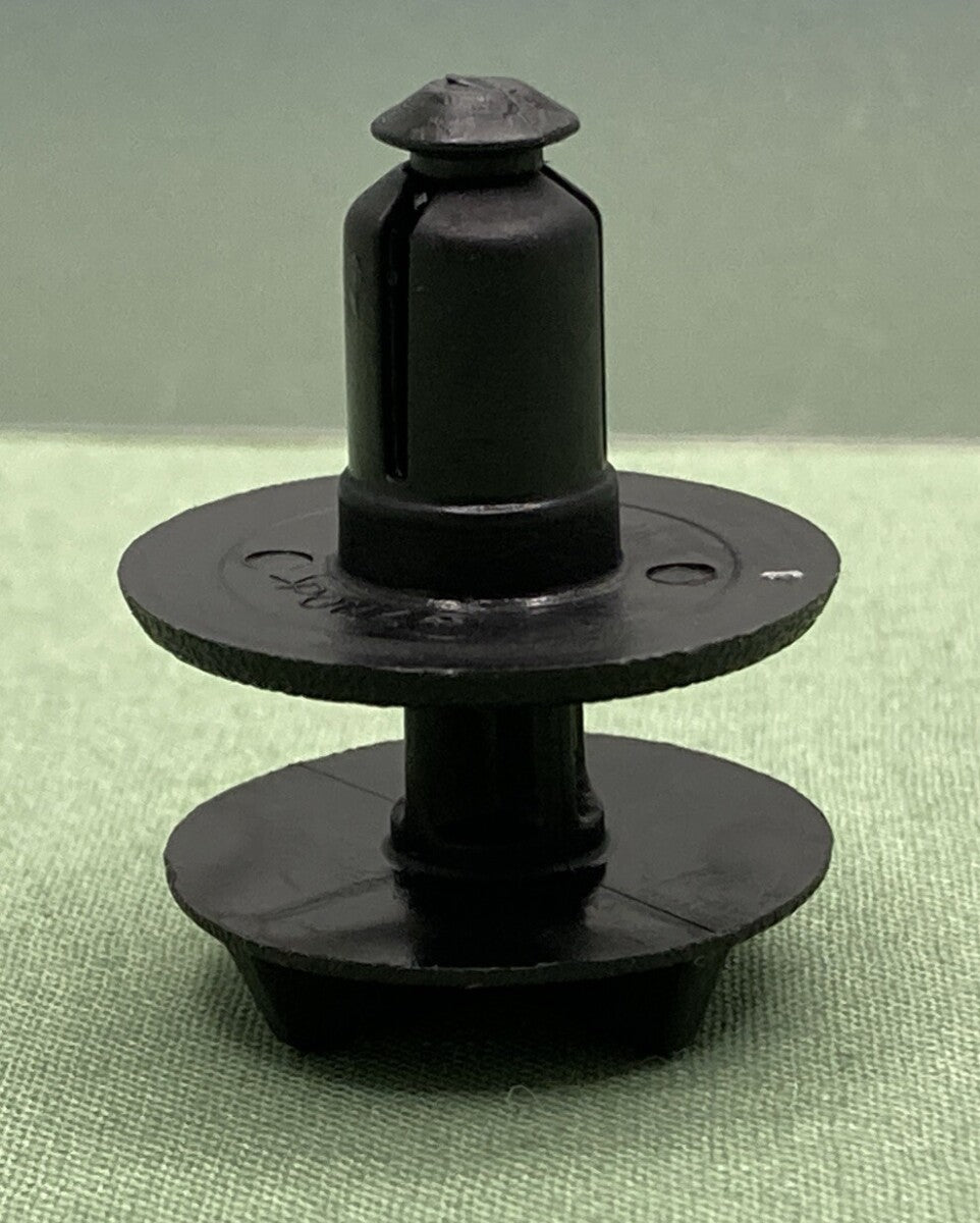 NEW GENUINE YAMAHA 5UG-F3483-00 Rivet