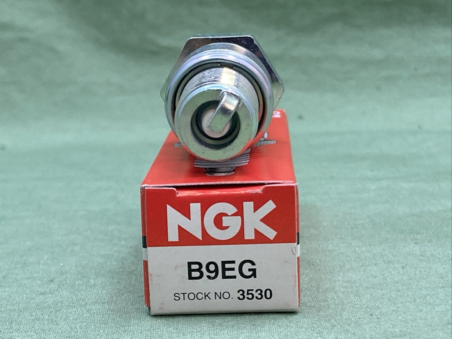 NEW NGK 3530 B9EG RACING SERIES SPARK PLUG