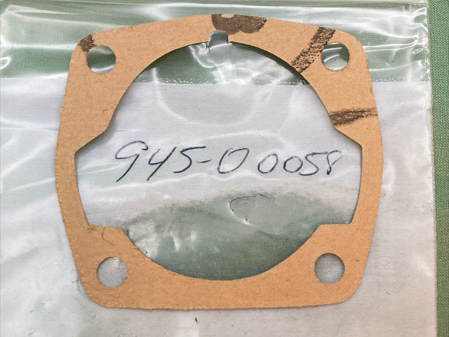 NEW REPLACES OLEO MAC CHAINSAW 945-00058 GASKET