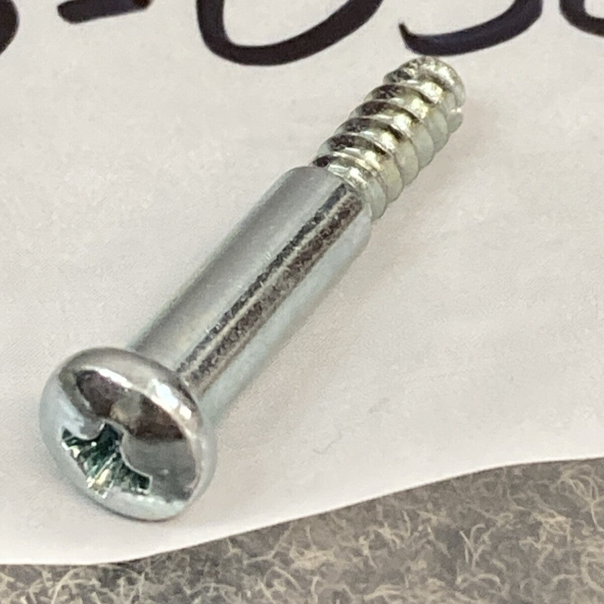 NEW REPLACES HARDDRIVE 820-0382 TAIL LIGHT REPLACEMENT SCREW