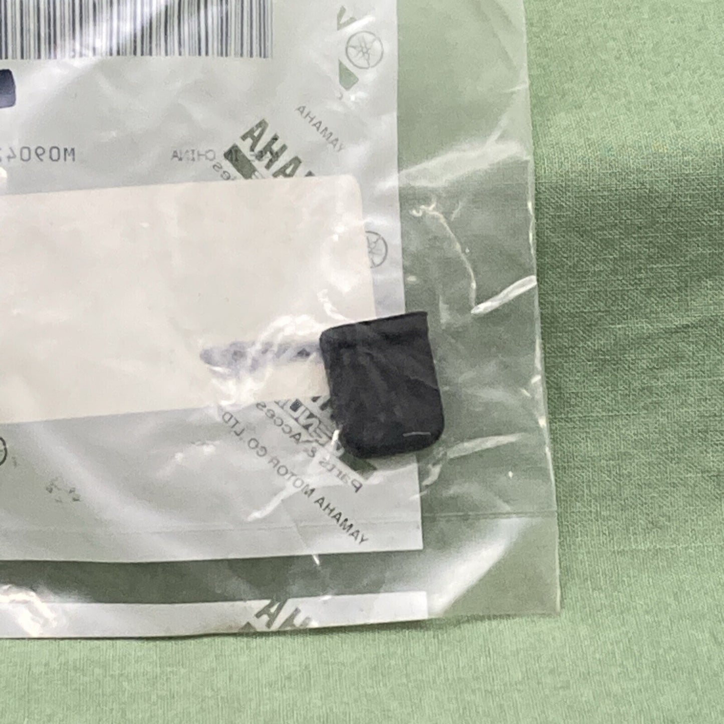 NEW GENUINE YAMAHA 5PW-2411J-01 FUEL TANK Damper, Side Cover