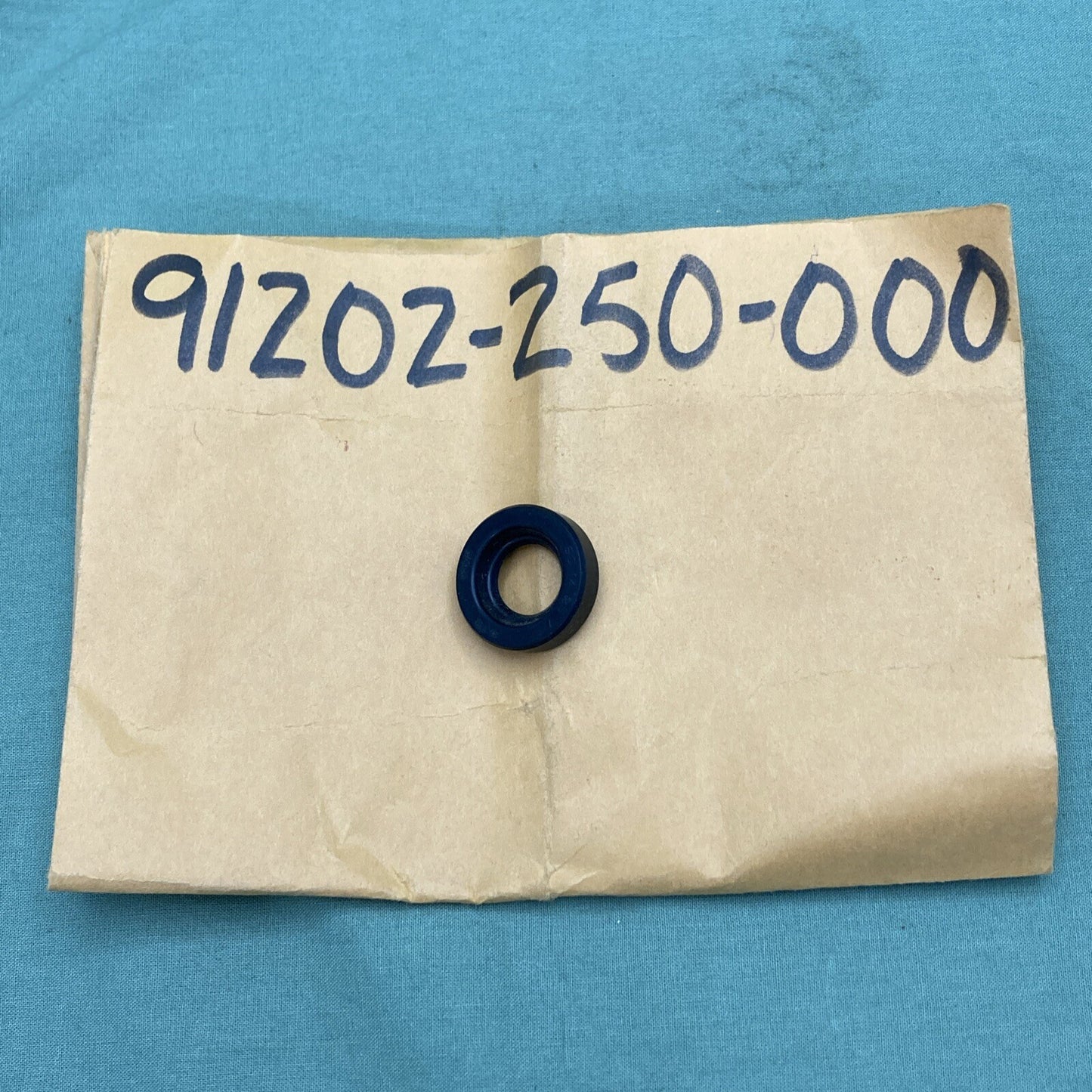 NEW REPLACES HONDA 91202-250-000 LEFT CLUTCH OIL SEAL (14X25X7)