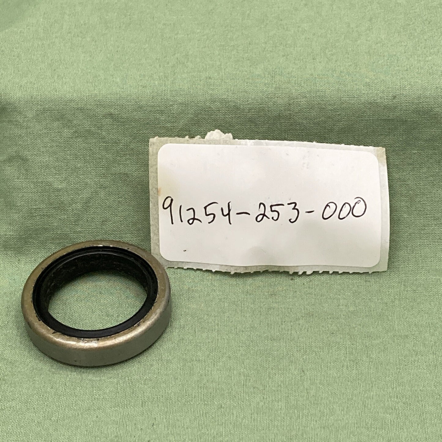 NEW REPLACES HONDA 91254-253-000 REAR WHEEL OIL SEAL (26X37X8)