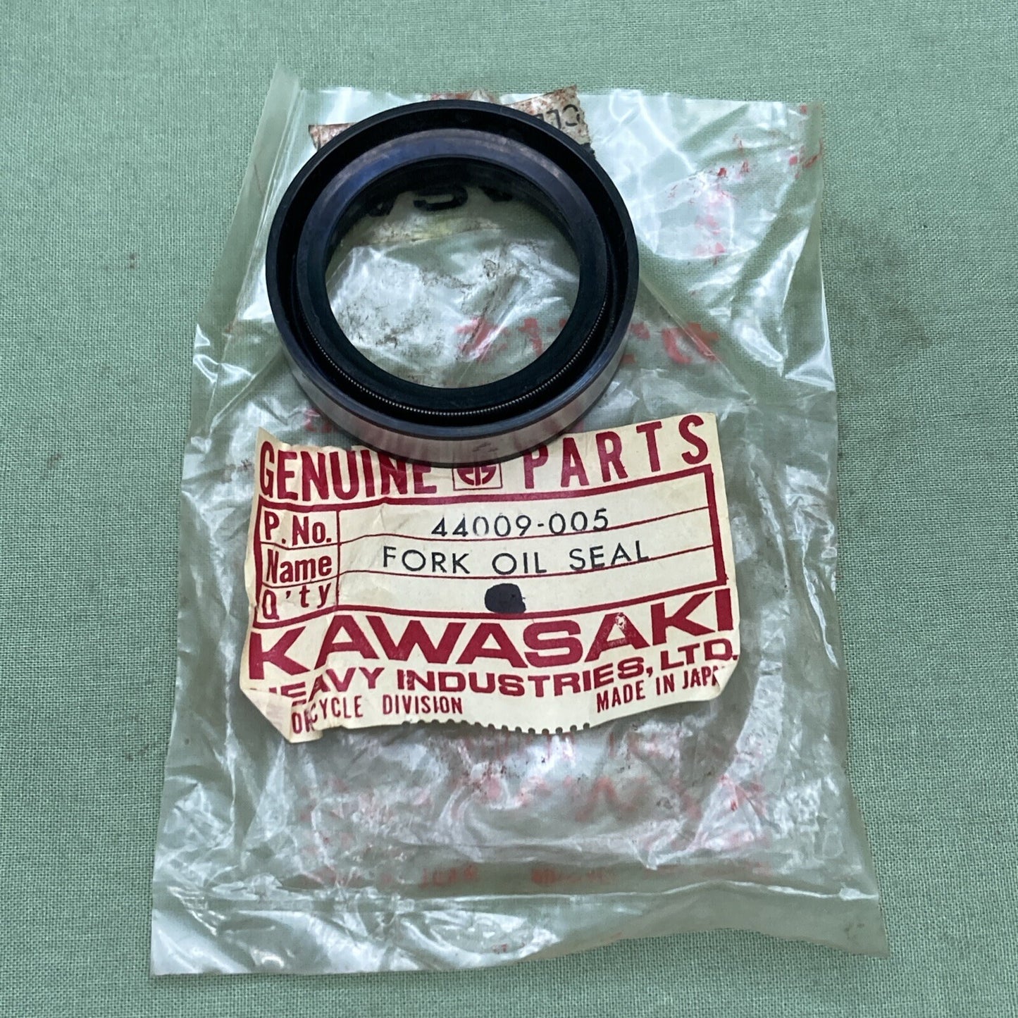NEW GENUINE KAWASAKI 44009-005 OIL SEAL FRONT FORK