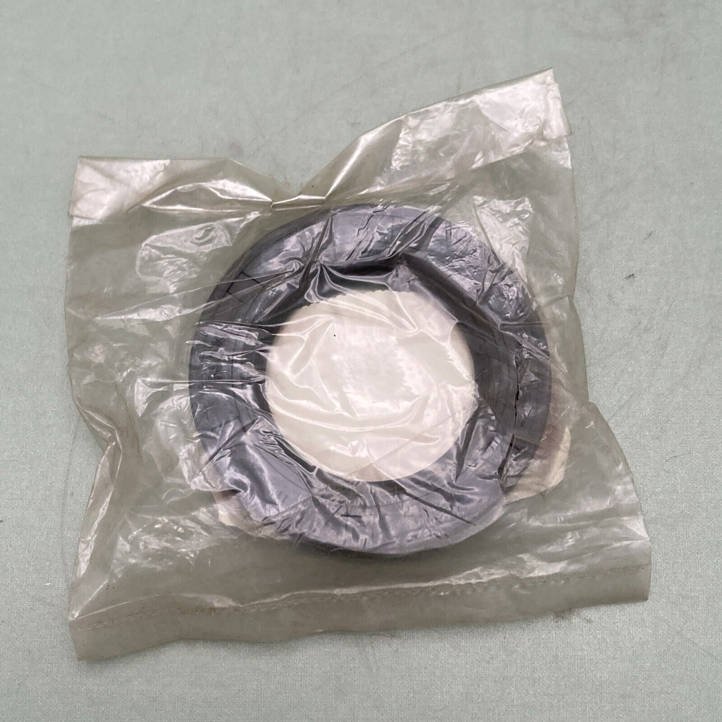 NEW GENUINE KAWASAKI 92049-1024 DRIVE SHAFT/FINAL GEARS OIL SEAL,SC35558