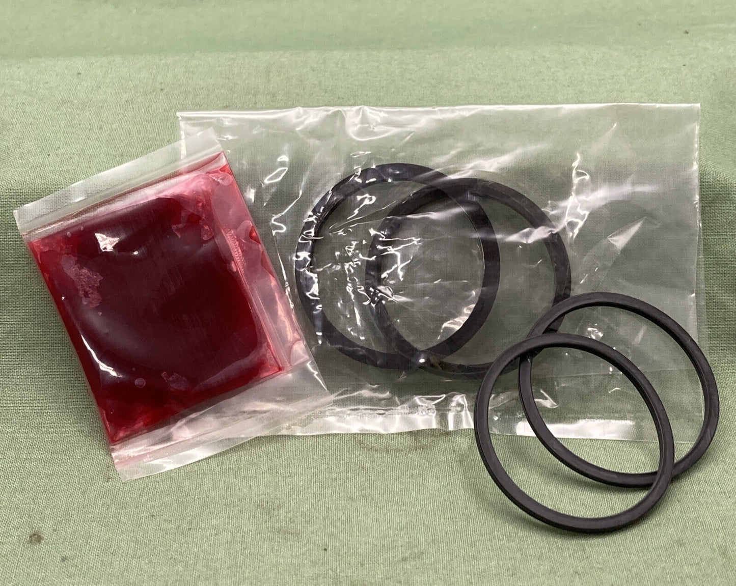 NEW GENUINE YAMAHA 1KT-25803-00 FRONT BRAKE CALIPER SEAL KIT