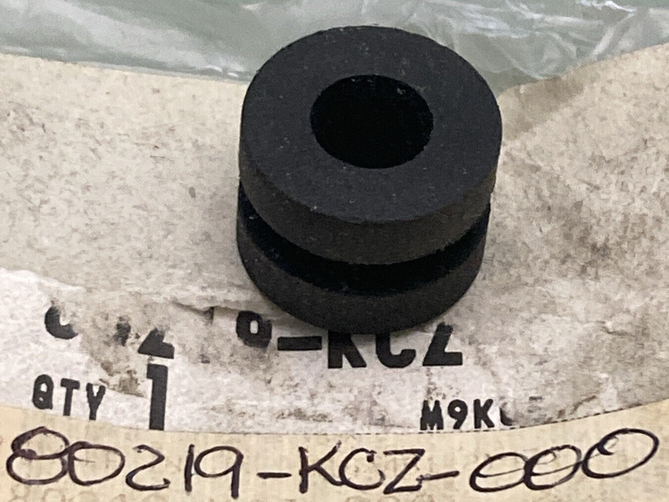 NEW GENUINE HONDA 80219-KCZ-000 RUBBER