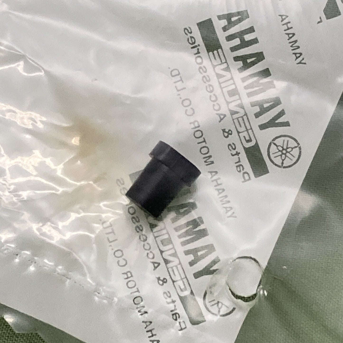 NEW GENUINE YAMAHA 22V-14968-00 CARBURETOR Cap