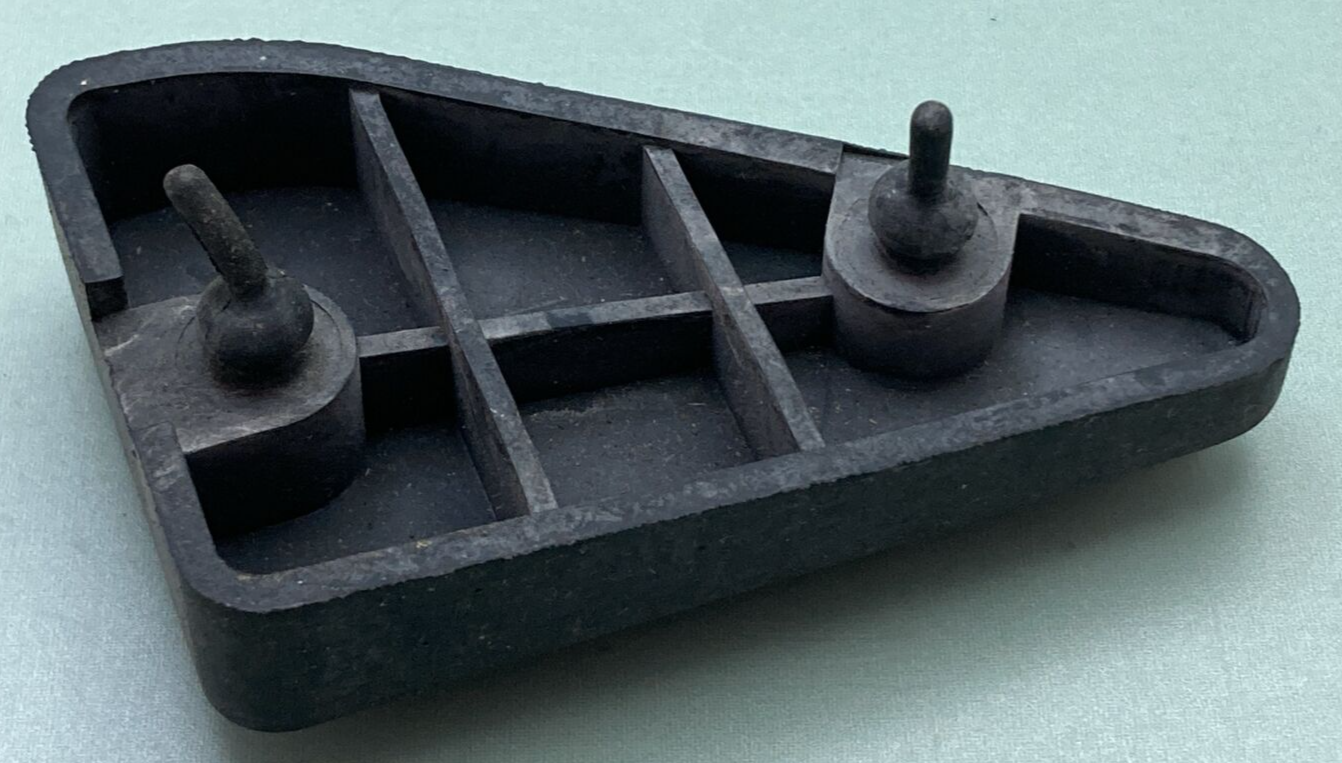 NEW GENUINE YAMAHA 1NL-27413-00 COVER, FOOTREST