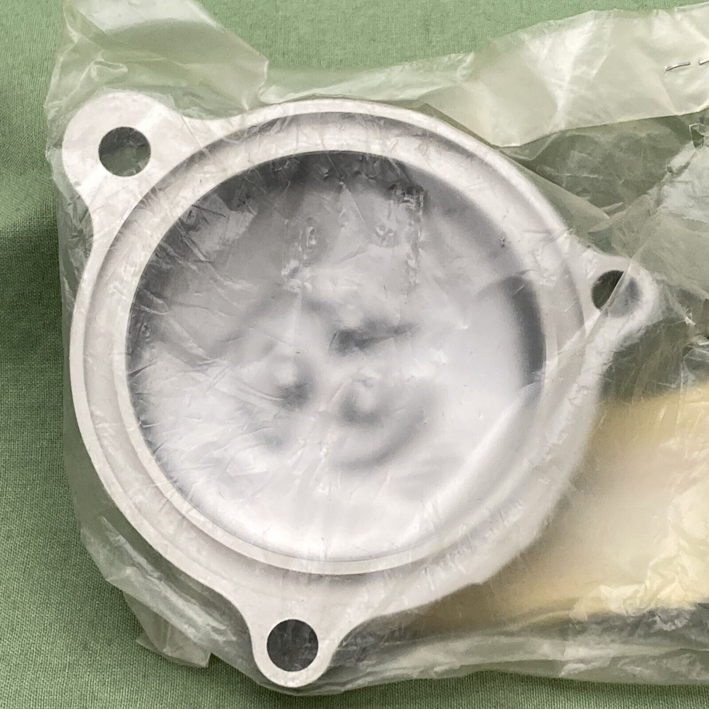 NEW GENUINE YAMAHA 2J2-13447-00 OIL PUMP Cover, Oil Element