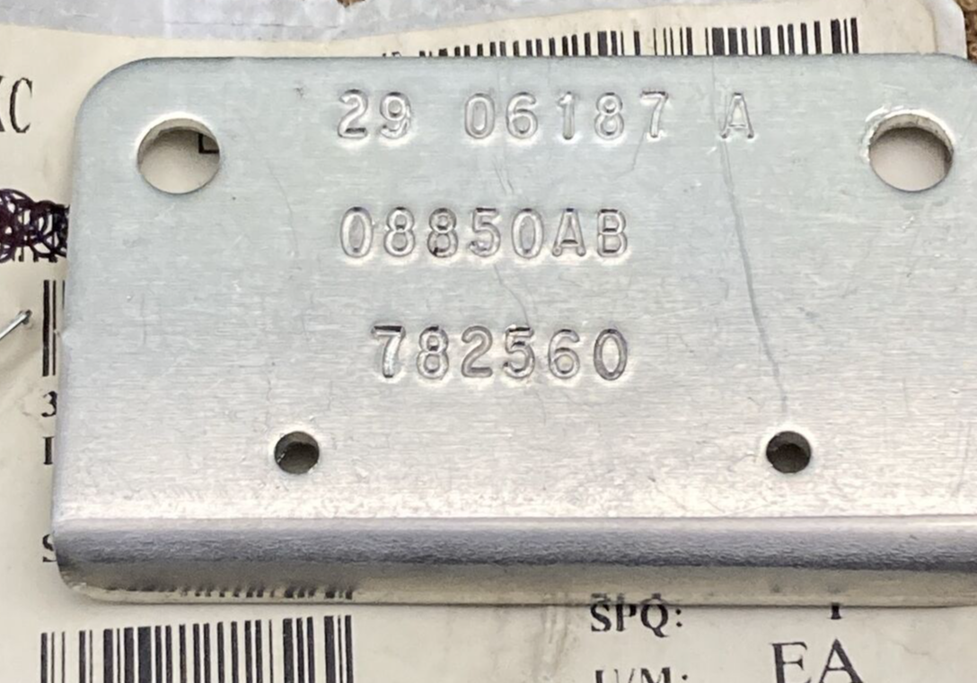 NEW GENUINE PACCAR 29-06187 HINGE PLATE BRACKET FOR PETERBILT