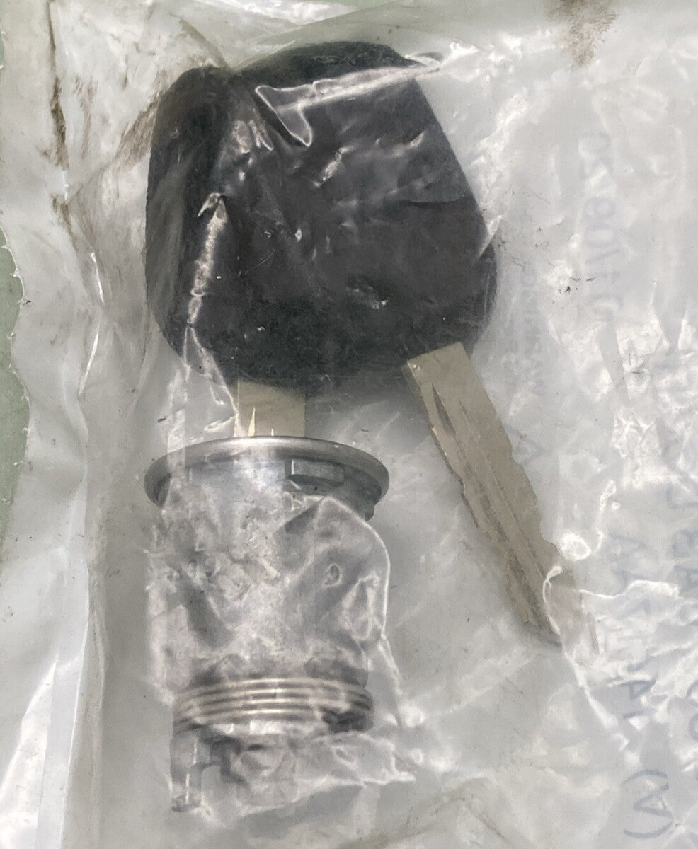 NEW REPLACES PETERBILT 597281PBSPL KITCYL & KEY CAB DOOR W/KEY