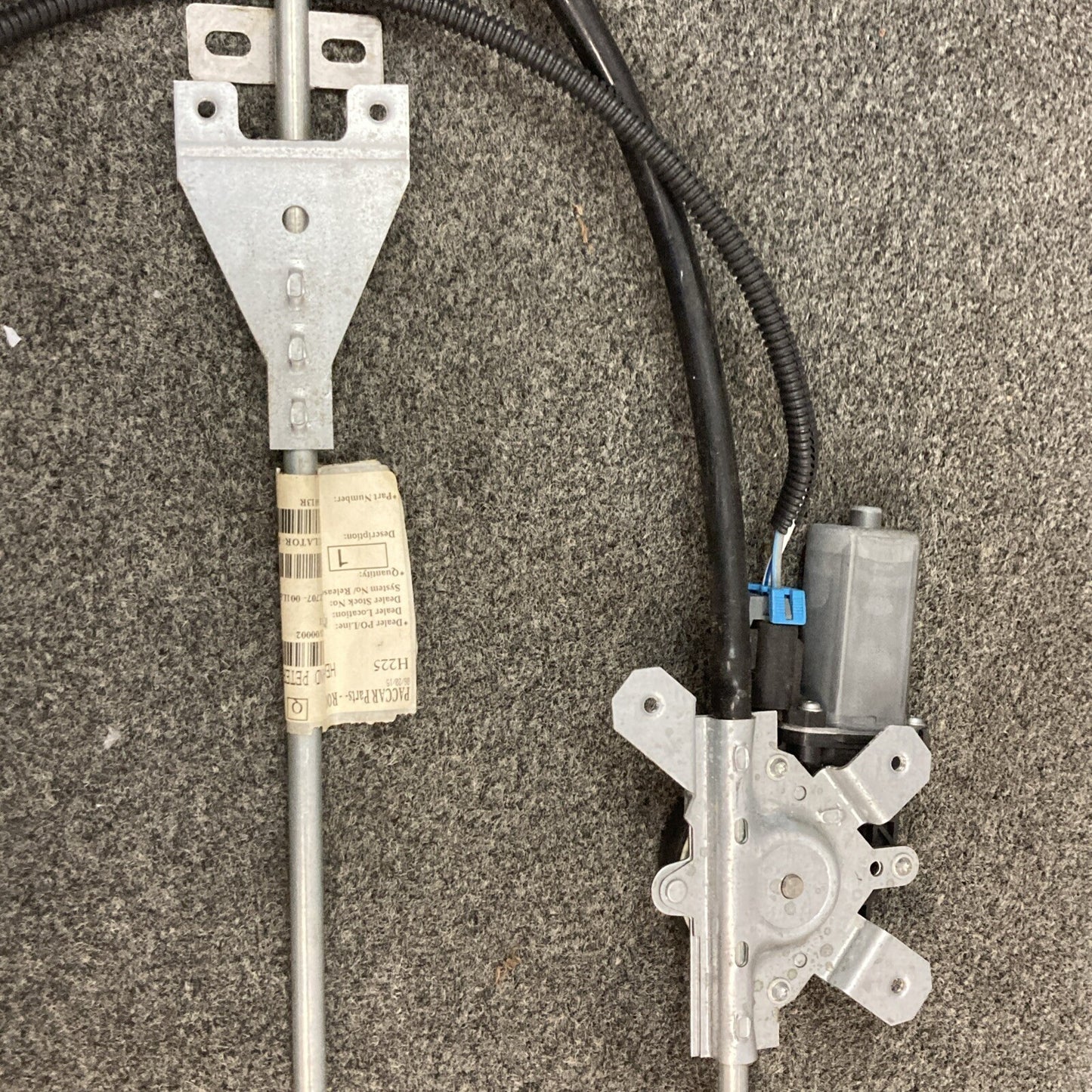 NEW GENUINE PACCAR R21-6013R PETERBILT RH ELECTRIC WINDOW REGULATOR