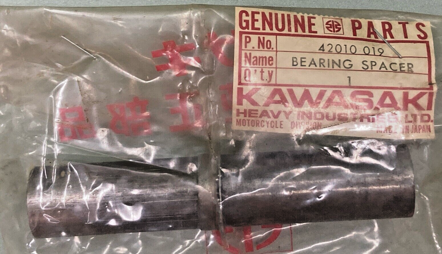 NEW GENUINE KAWASAKI 42010-019 SPACER-RR HUB BEARING