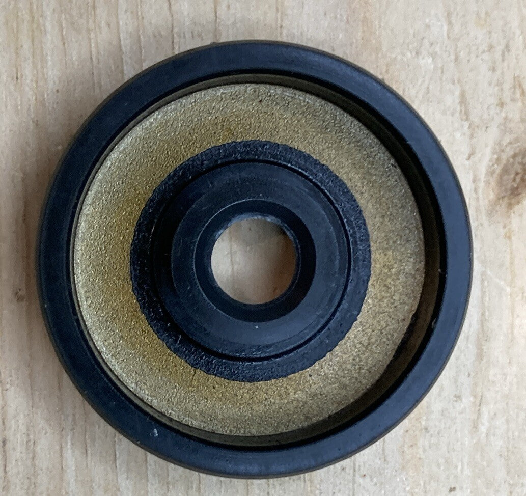 NEW GENUINE KAWASAKI 92050-025 OIL SEAL SC7317