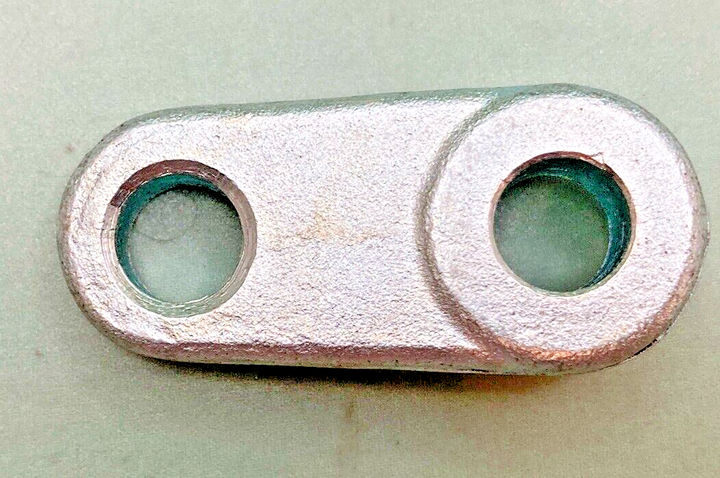 NEW GENUINE KAWASAKI 34007-009 BRACKET-FOOTREST BAR