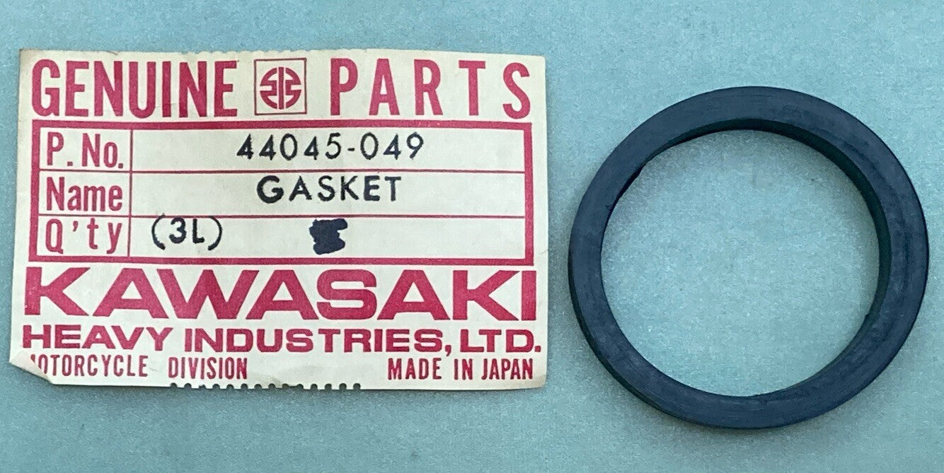 QTY 2 NEW GENUINE KAWASAKI 44045-049 GASKET, FORK COVER