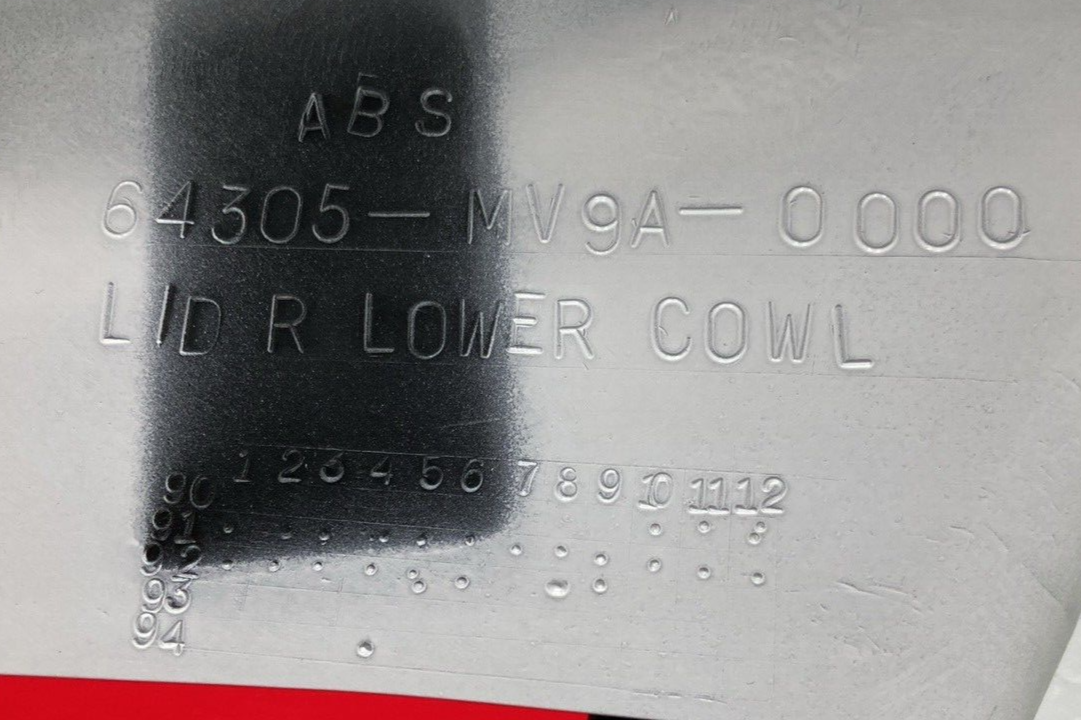 NEW GENUINE HONDA 64304-MV9-660ZA LID SET RIGHT LOWER COWL WHITE BLACK & RED