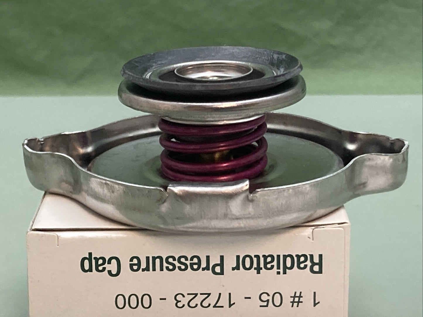 NEW GENUINE FRIEGHTLINER 05-17223-000 HEAVY DUTY RADIATOR CAP