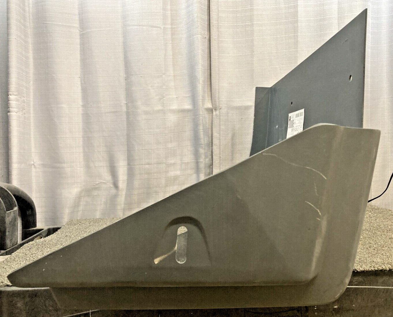 NEW GENUINE FRIEGHTLINER 22-37670-000 Quarter Fender LH, Glass Fiber Reinforced