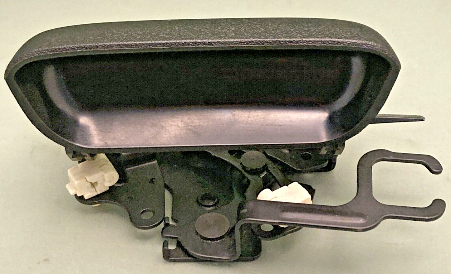 NEW REPLACES GM GM1915115 TEXTURED TAILGATE HANDLE FITS 02-06 CHEVY AVALANCHE