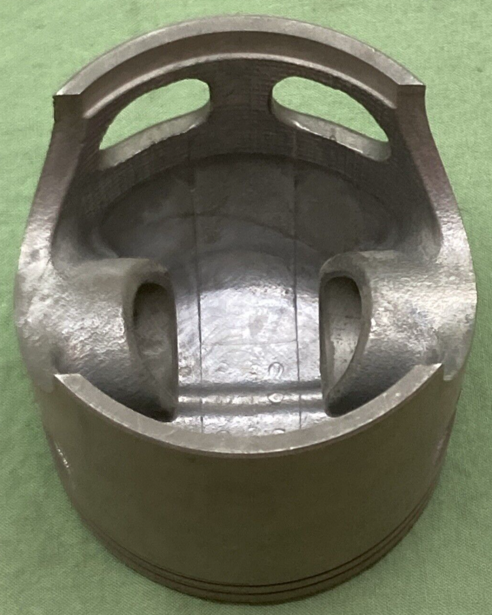 NEW GENUINE YAMAHA 2X7-11635-01 PISTON 1ST 0.25 O/S