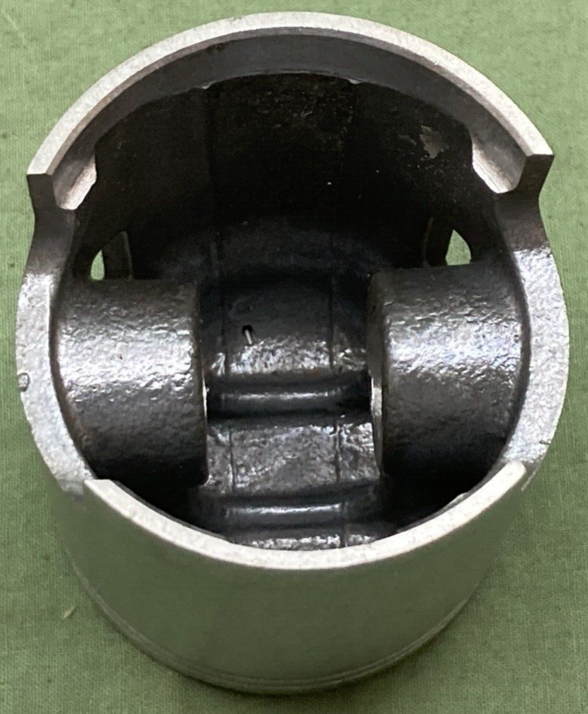 NEW GENUINE YAMAHA 273-11636-61 PISTON