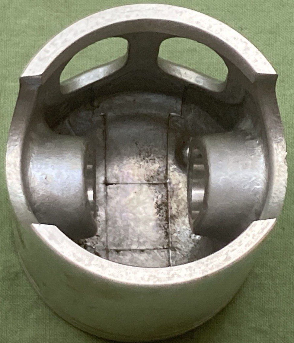 NEW GENUINE YAMAHA 3R1-11636-02 PISTON 2ND 0.50 O/S