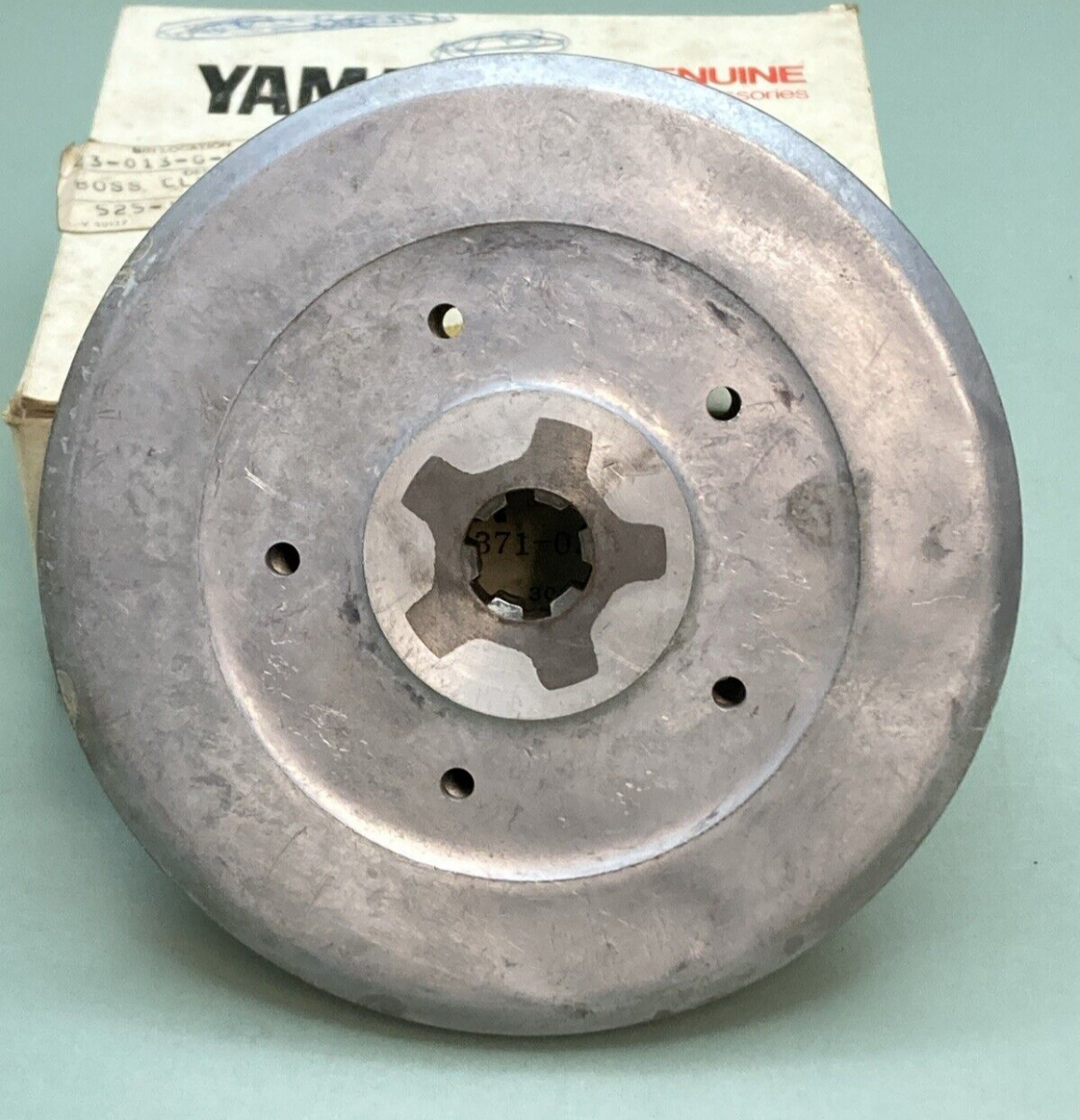 NEW GENUINE YAMAHA 525-16371-02 Boss, clutch