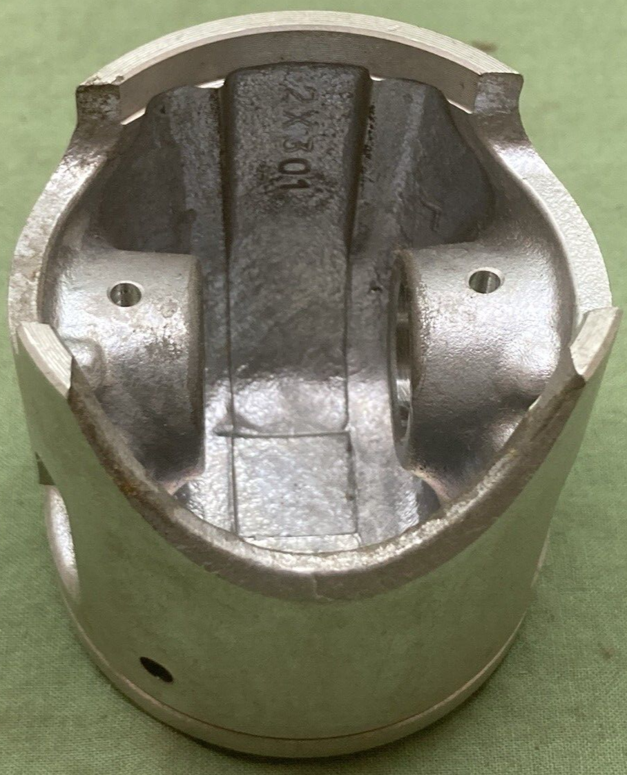 NEW GENUINE YAMAHA 3N8-11637-10 PISTON