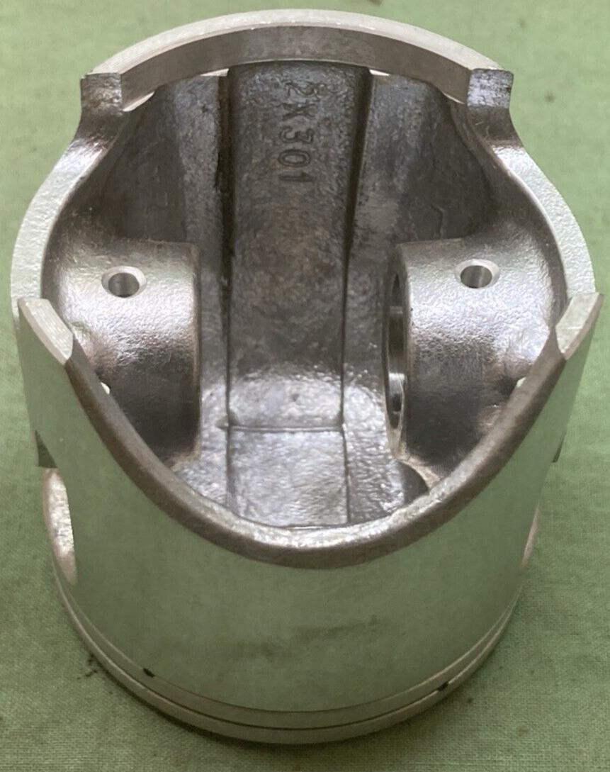 NEW GENUINE YAMAHA 3R3-11635-00 PISTON