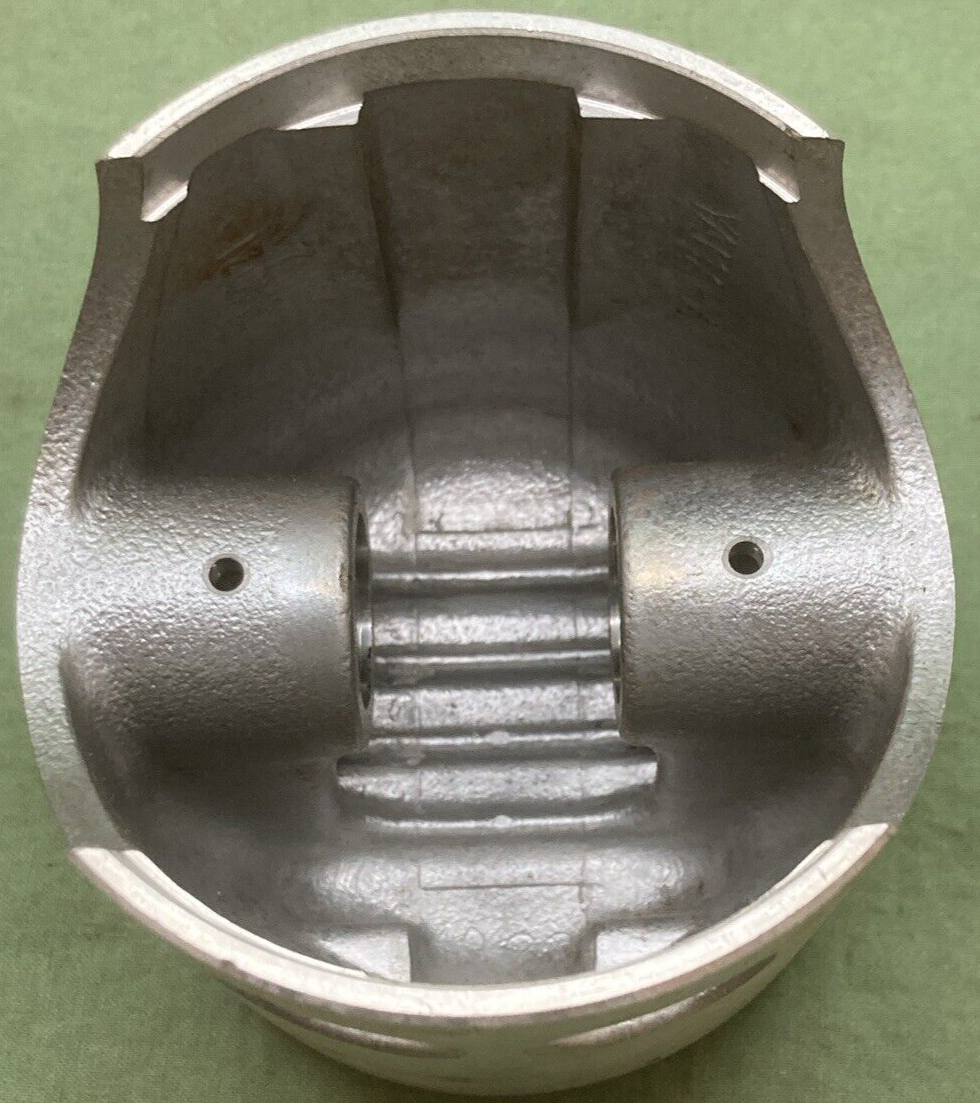 NEW GENUINE YAMAHA 308-11631-01-96 PISTON STD