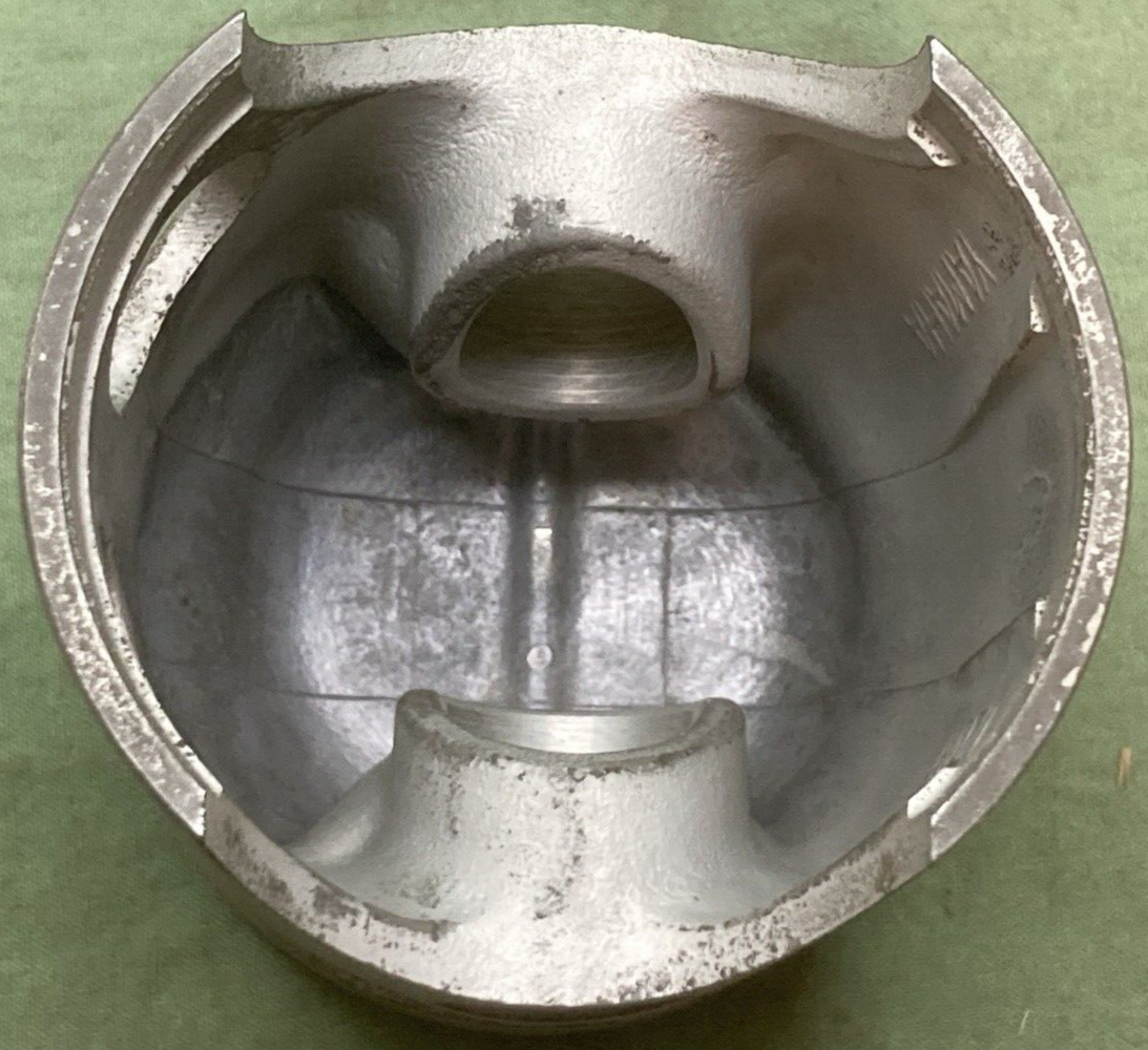 NEW GENUINE YAMAHA 1W5-11631-00-96 PISTON STD