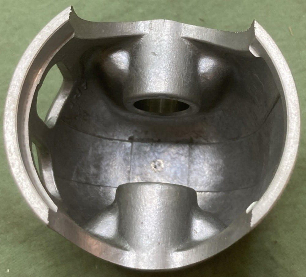 NEW GENUINE YAMAHA 1L8-11637-01 PISTON 3RD 0.75 O/S