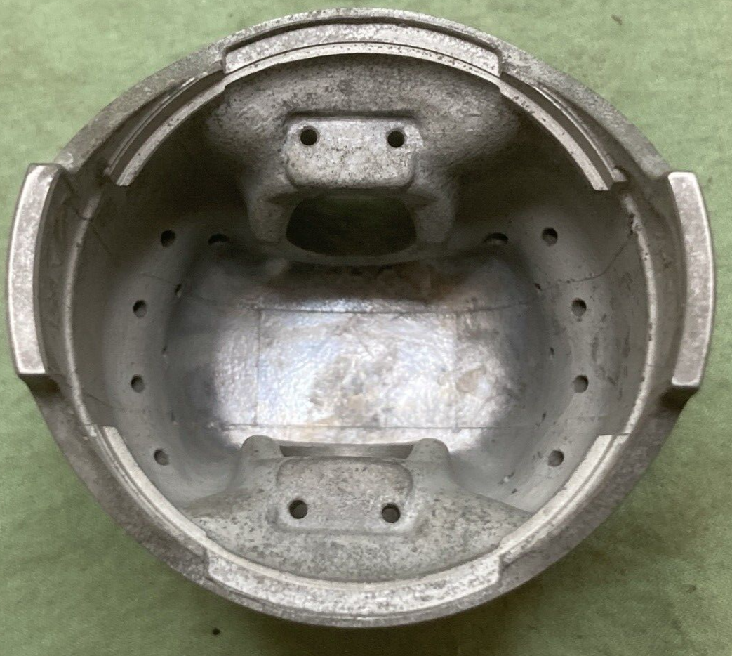 NEW GENUINE YAMAHA 1L9-11635-00 PISTON