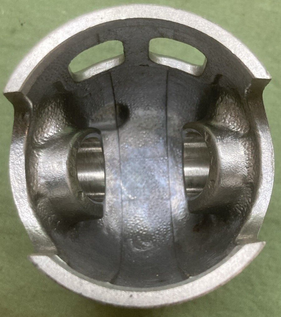 NEW GENUINE YAMAHA 3X3-11637-00 PISTON 3RD 0.75 O/S