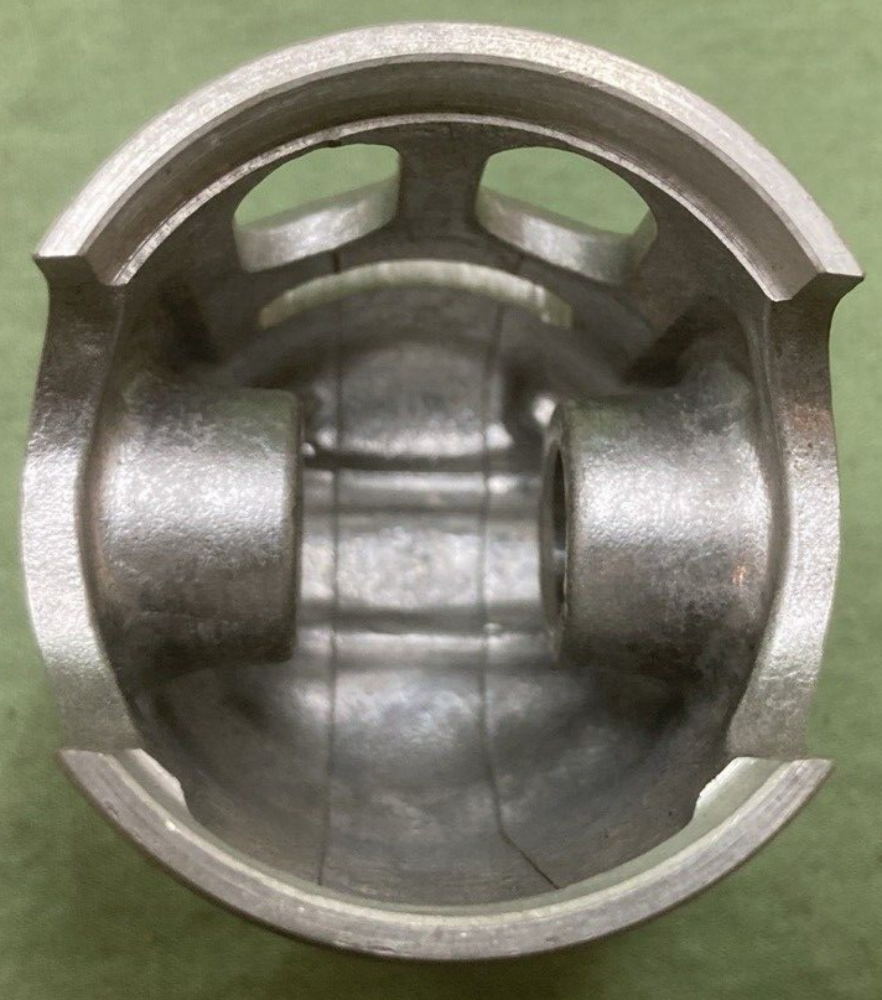 NEW GENUINE YAMAHA 1T0-11638-00 PISTON