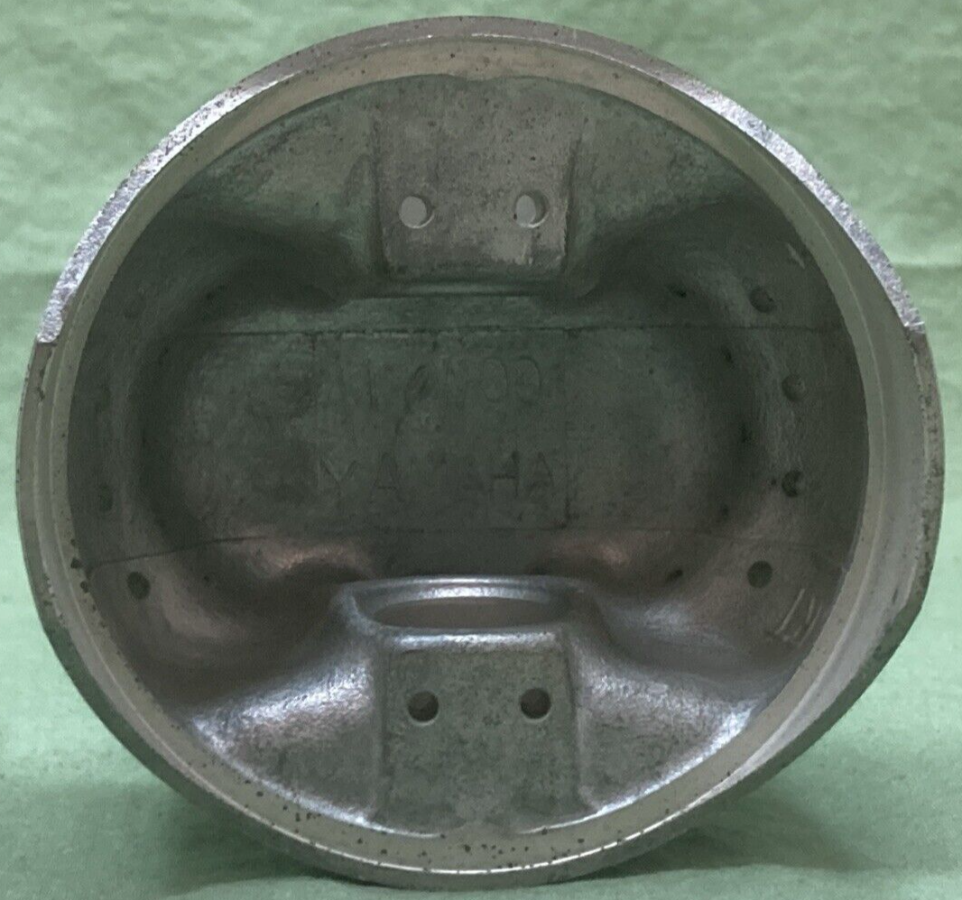 NEW GENUINE YAMAHA 1YW-11638-00 PISTON 4TH 1.00 O/S