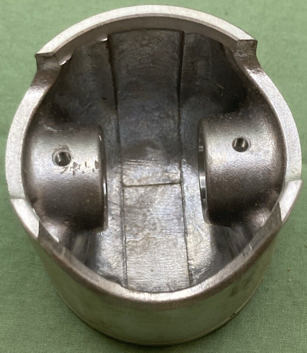 NEW GENUINE YAMAHA 2X3-11635-01 PISTON STD 1ST 0.25 O/S