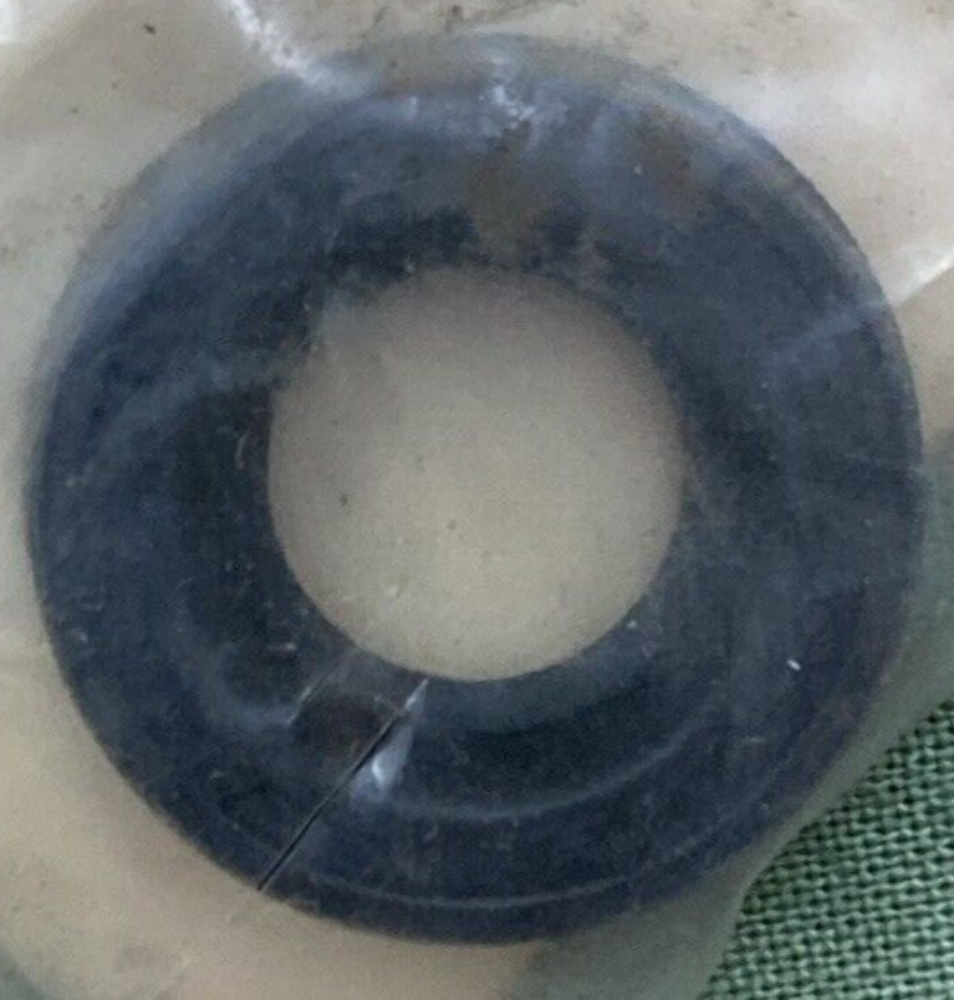 NEW GENUINE YAMAHA 93101-1042 OIL SEAL