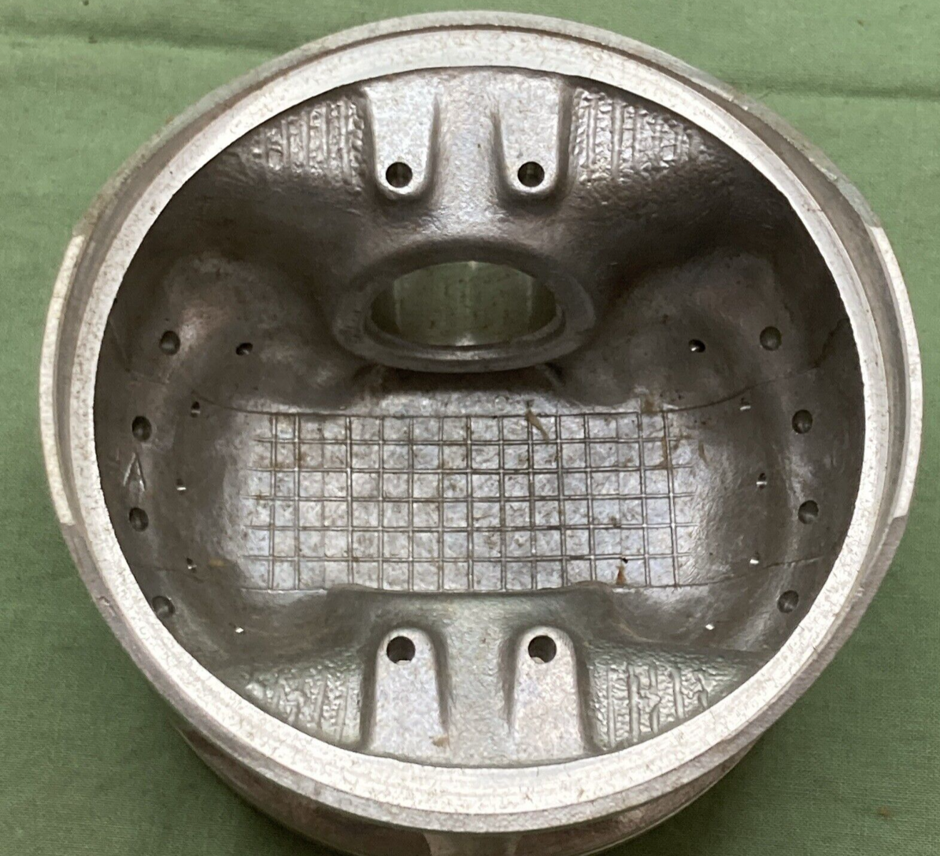 NEW GENUINE YAMAHA 5Y1-11631-01-A0 PISTON STD