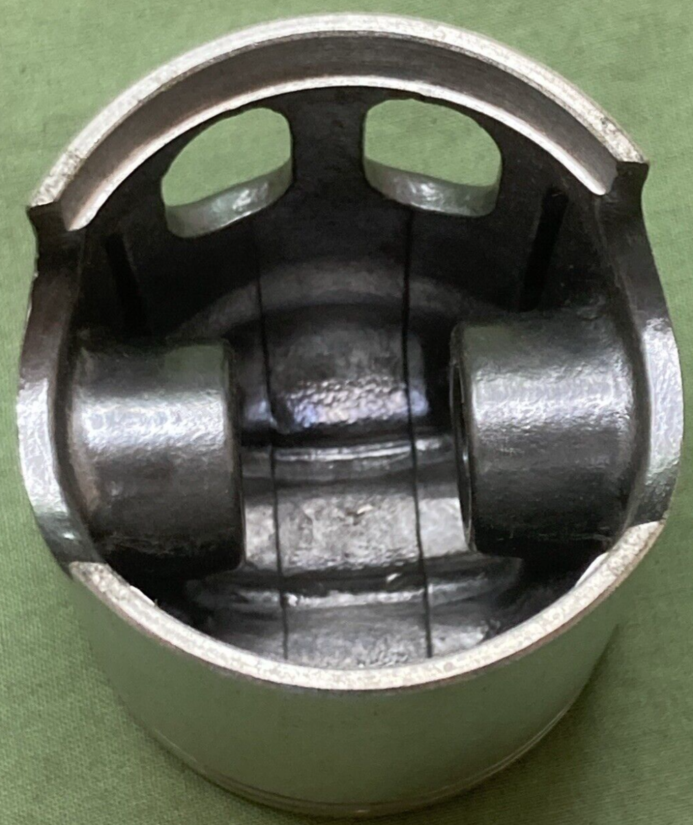 NEW GENUINE YAMAHA 598-11631-00-97 PISTON