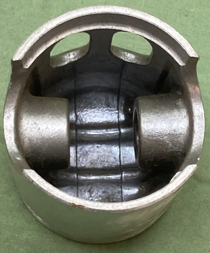 NEW GENUINE YAMAHA 598-11636-00 PISTON 2ND 0.50 O/S