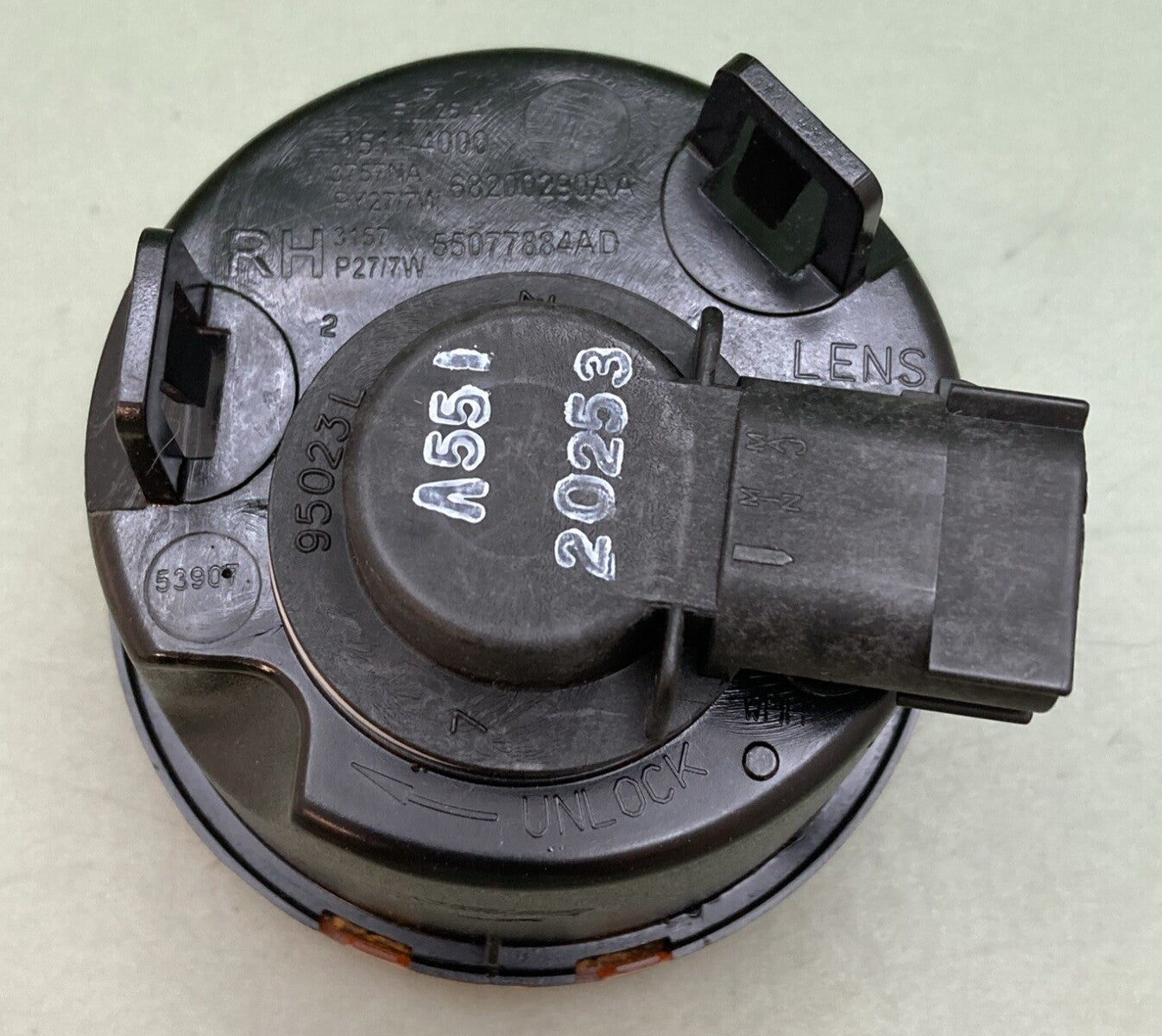 NEW GENUINE MOPAR 55077884AD-001 Park And Turn Signal Lamp, Right