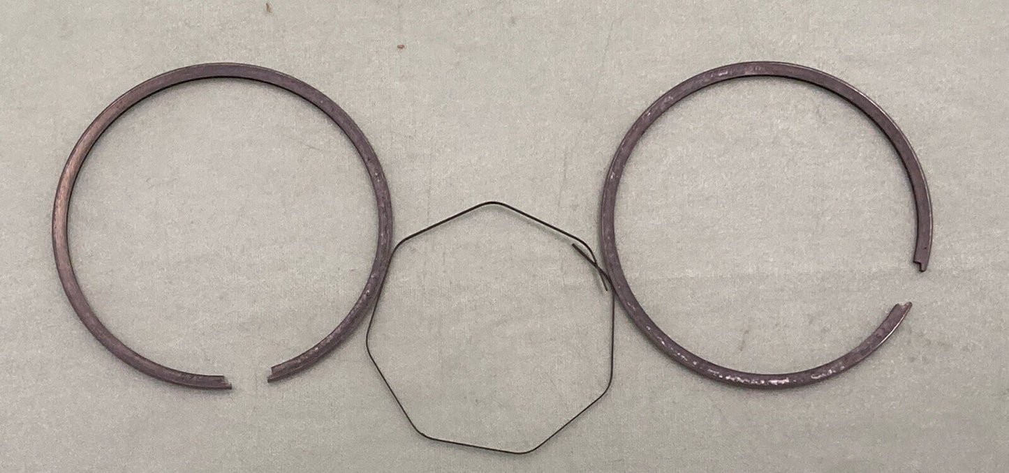 NEW GENUINE SUZUKI 12101-25810 PISTON RING SET