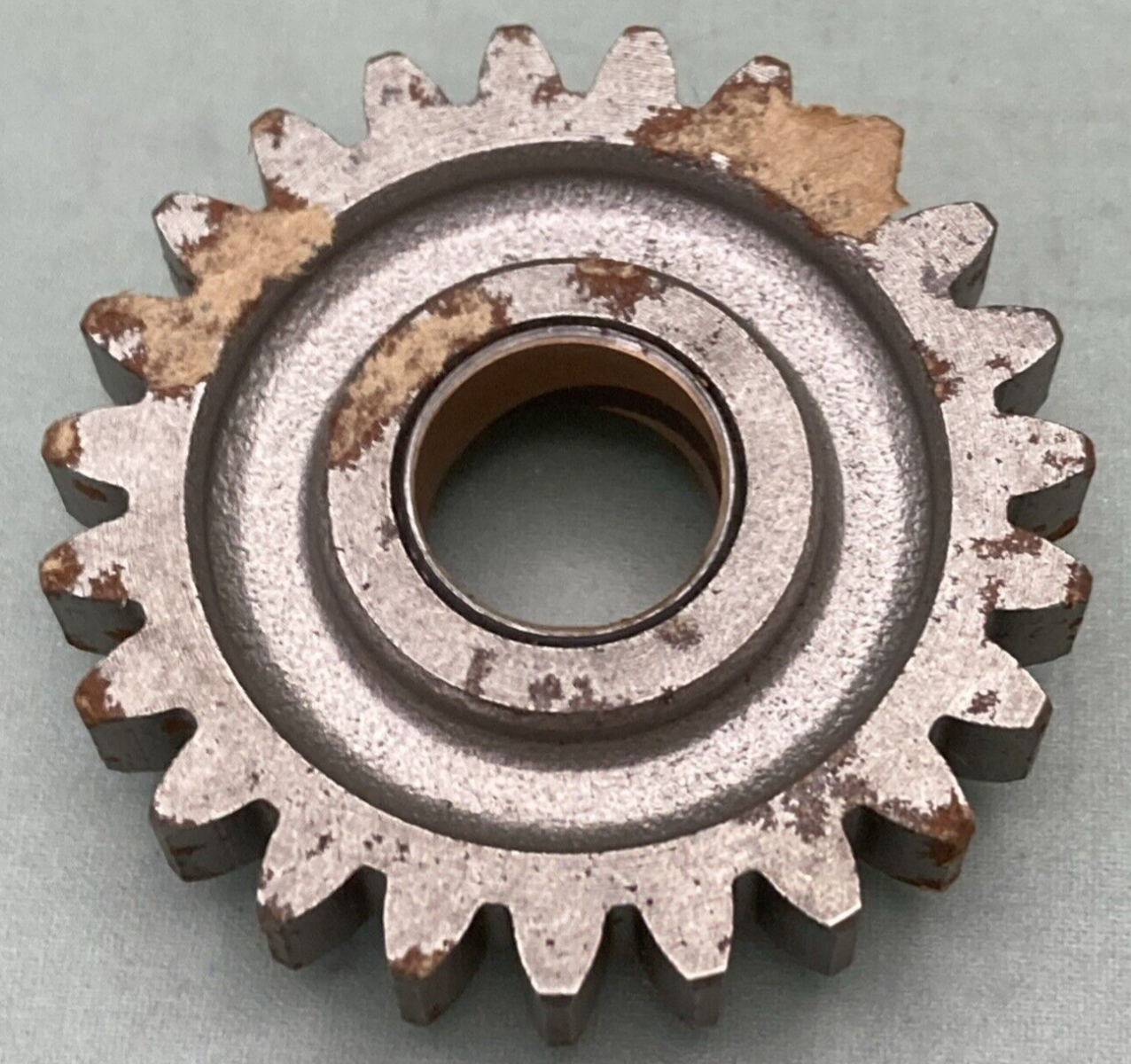 NEW GENUINE SUZUKI 24260-41300 Gear, 6TH Drive