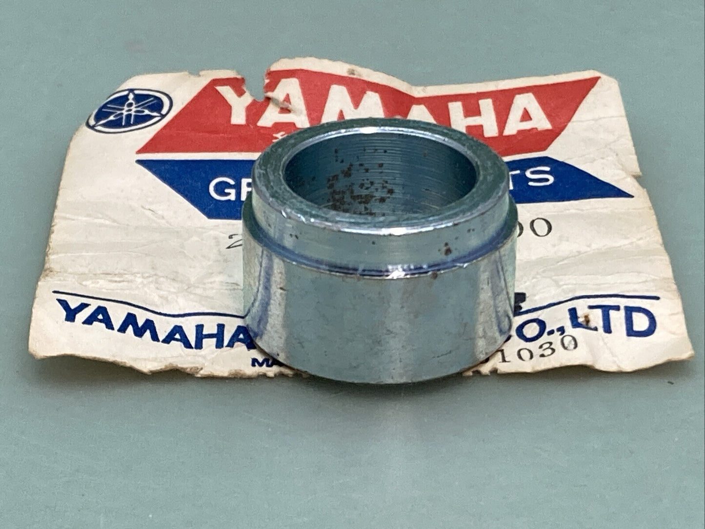 NEW GENUINE YAMAHA 256-25183-00 Collar