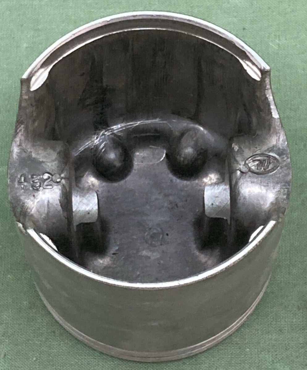 NEW WISECO 432P1 PISTON W/ SPIRAL LOCK CLIPS