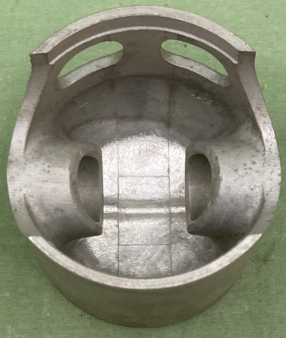 NEW GENUINE YAMAHA 4V5-11631-00-95 PISTON STD